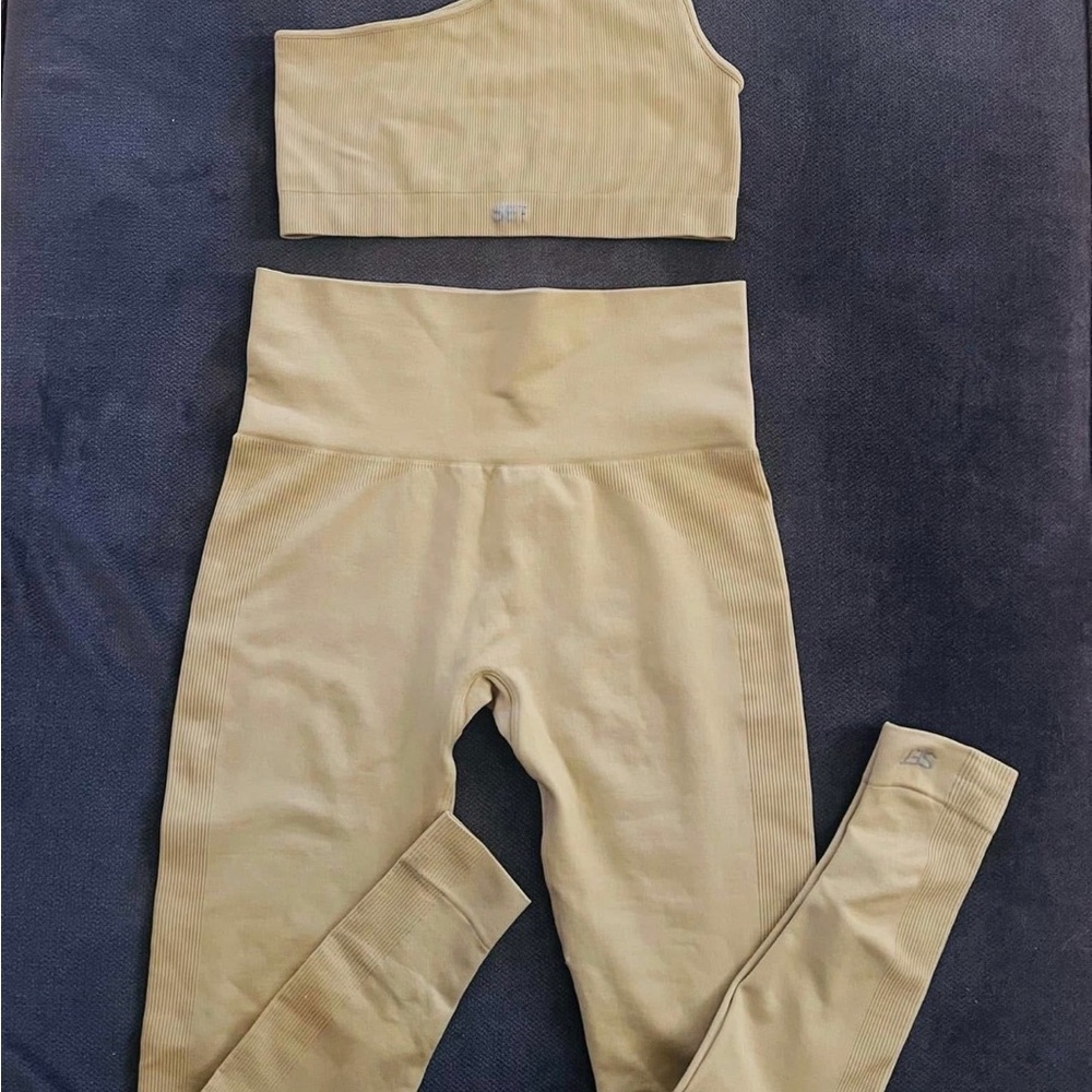 SET Active One-Shoulder Sports Bra in Beige/yellow